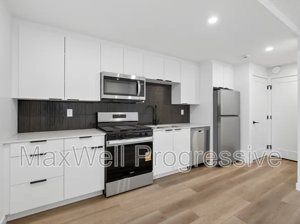 10425 70th Ave NW, Edmonton, AB