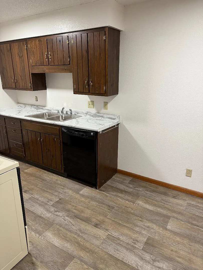108 Westwood Drive - 101 — Photo 2