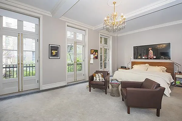 Rented by David Francis New York LLC | media 10