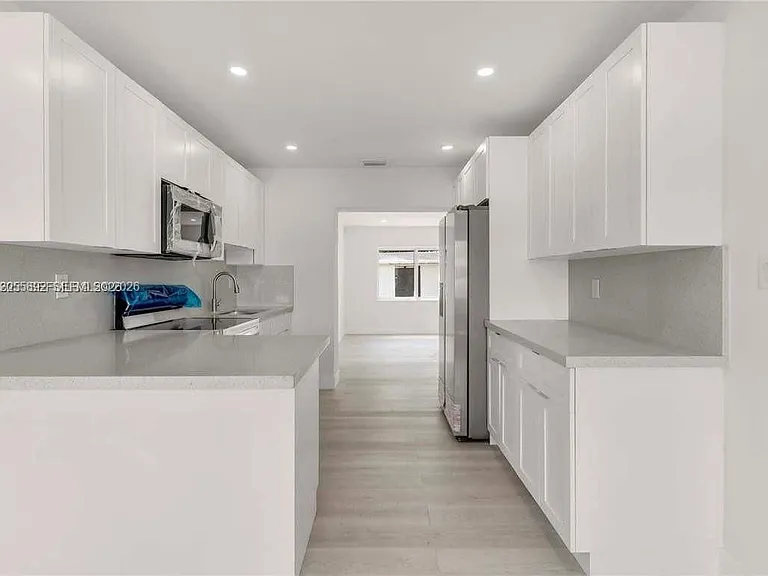1380 SW 8th St #0 — Photo 9