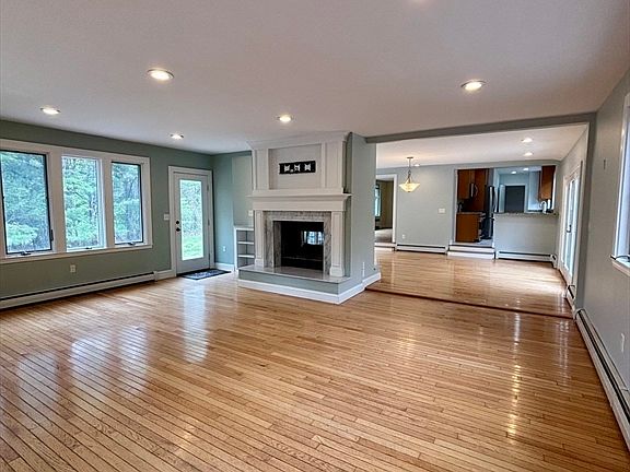 3rd image of 7 Longmeadow Rd