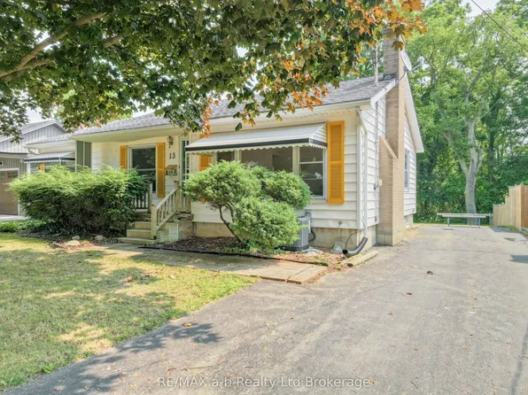 13 Parkside Dr, Tillsonburg, ON N4G 4A1