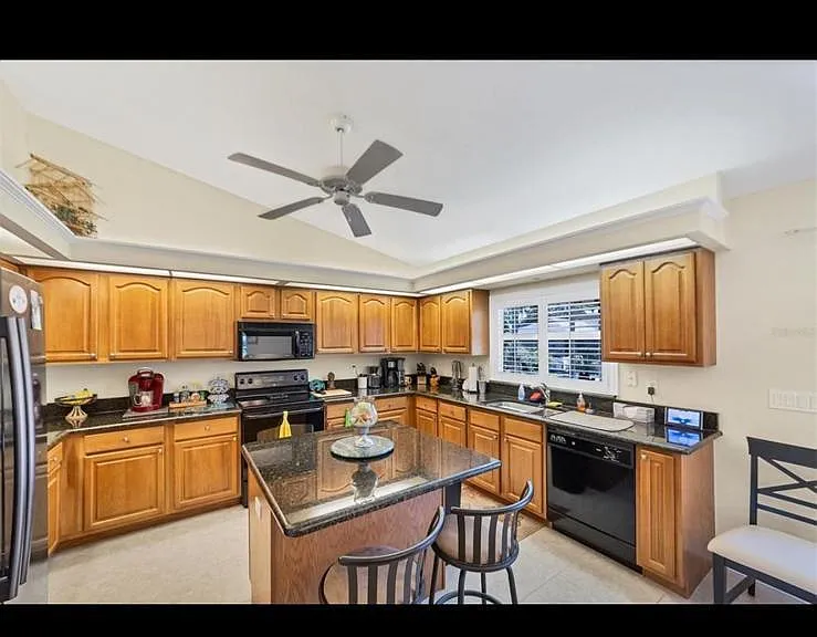 18327 Lamont Ave — Photo 16