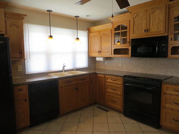 5th image of 333 Hampton Dr