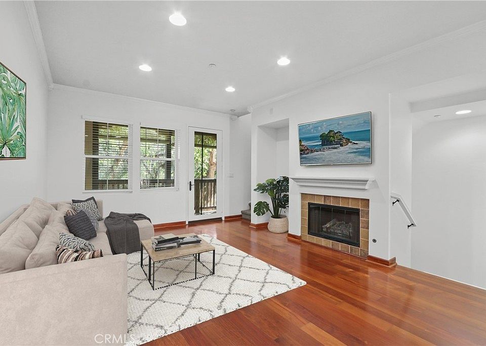 1st image of 22 Paseo Rosa