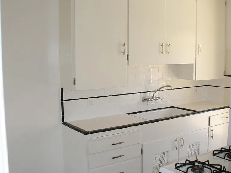 4047 Duquesne Ave #B — Photo 9