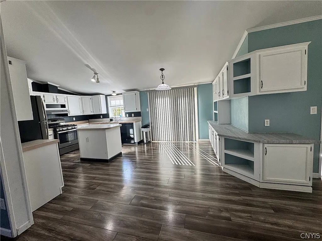 3 bed, 2.0 bath, 1428 sqft, $2,500 — Photo 4