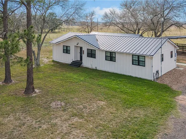 (undisclosed Address), Yoakum, TX 77995