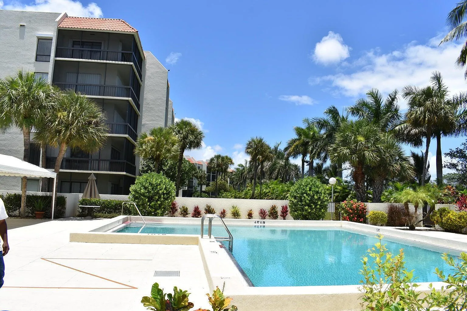 2 bed, 2.0 bath, 1042 sqft, $1,995 — Photo 1