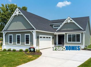 4401 Muirfield Dr, Bettendorf, IA 52722