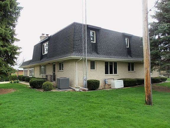 3rd image of 2511 Crystal Dr