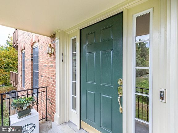 3rd image of 100 Waterside Ct