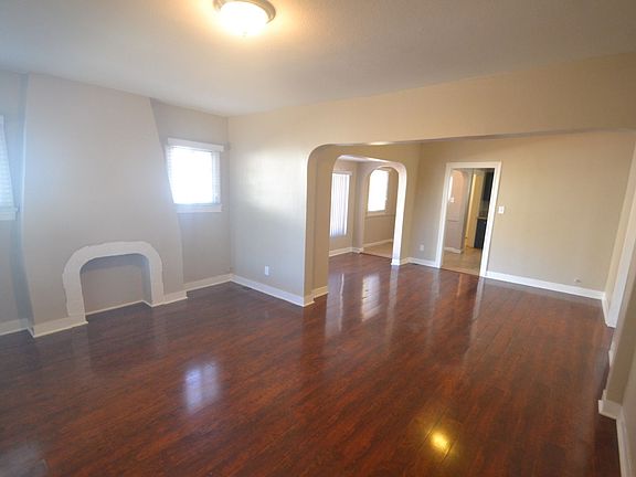 3rd image of 604 W 105th St