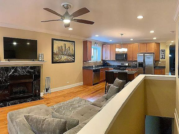 2nd image of 2417 W Foster Ave #1E