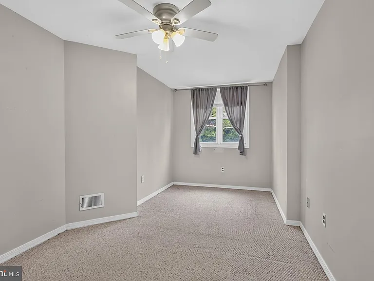2645 Bainbridge St — Photo 13