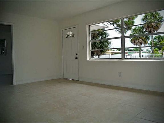 5th image of 3741 NW 207th St