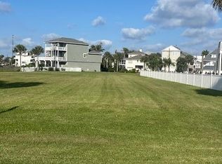 3642 Foremast Dr, Galveston, TX 77554