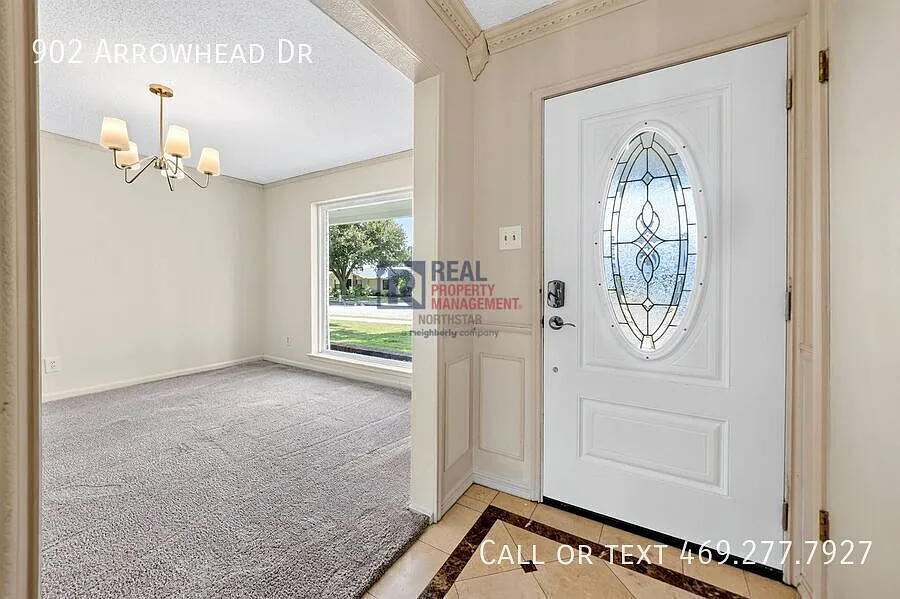 Soaring Ceilings, Great Storage & Room to Spread Out Garland, TX — Photo 4