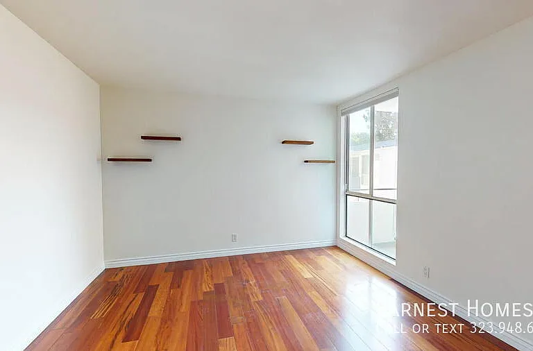 1010 N Kings Rd #310 — Photo 11