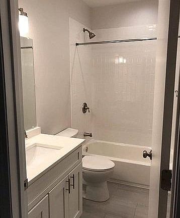 5th image of 4336 N Sawyer Ave #3