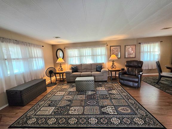5th image of 391 Monterey Dr