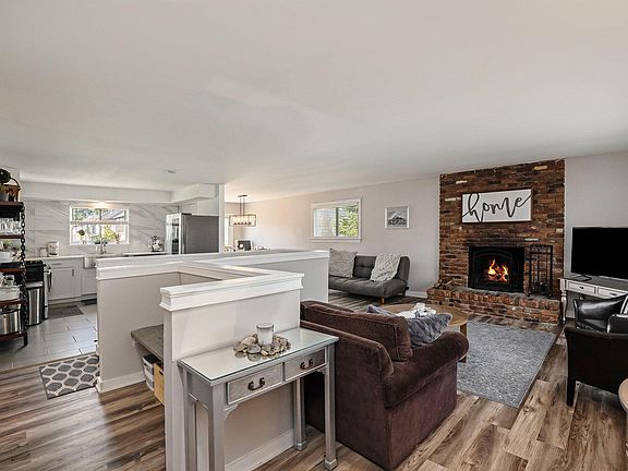 3rd image of 2377 Avery Dr