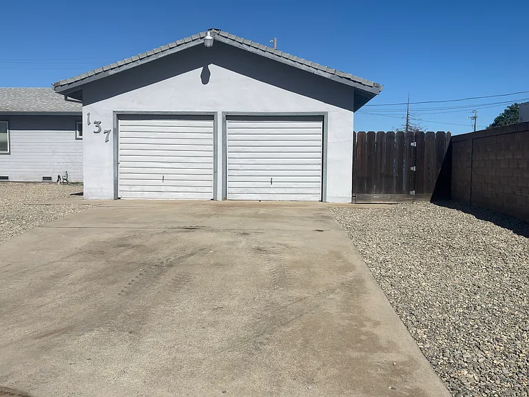 137 Argonaut St — Photo 2