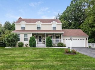 11 Colonial Dr, Clinton, CT 06413