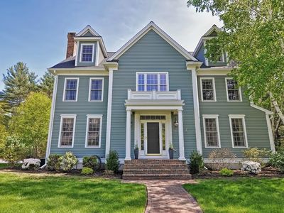 28 Eastmount Rd, Medfield, MA, 02052