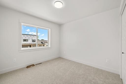 5th image of 4621 King Ave W