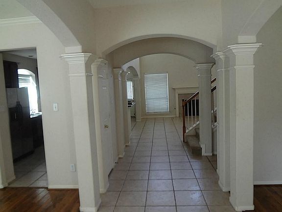 3rd image of 13914 Oneida Ct