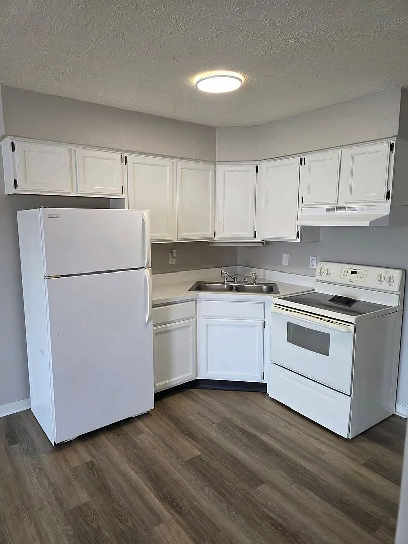 Baker Apartments — Photo 1