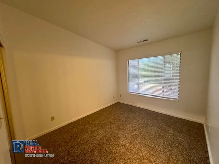 280 N Sunflower Dr #28 — Photo 8