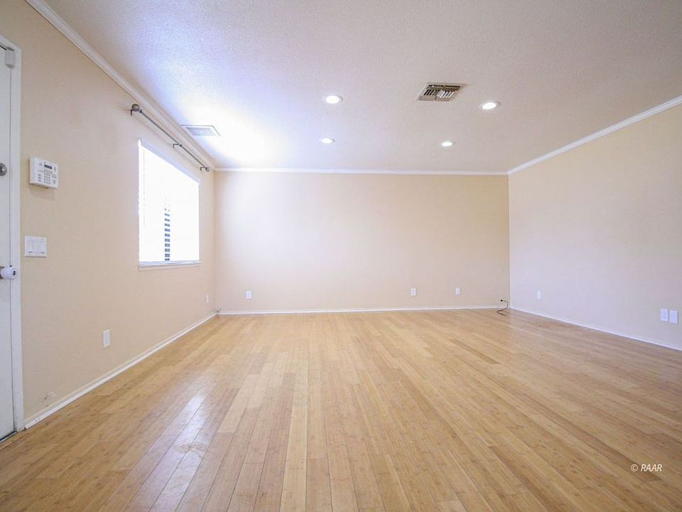 2nd image of 408 Valley St
