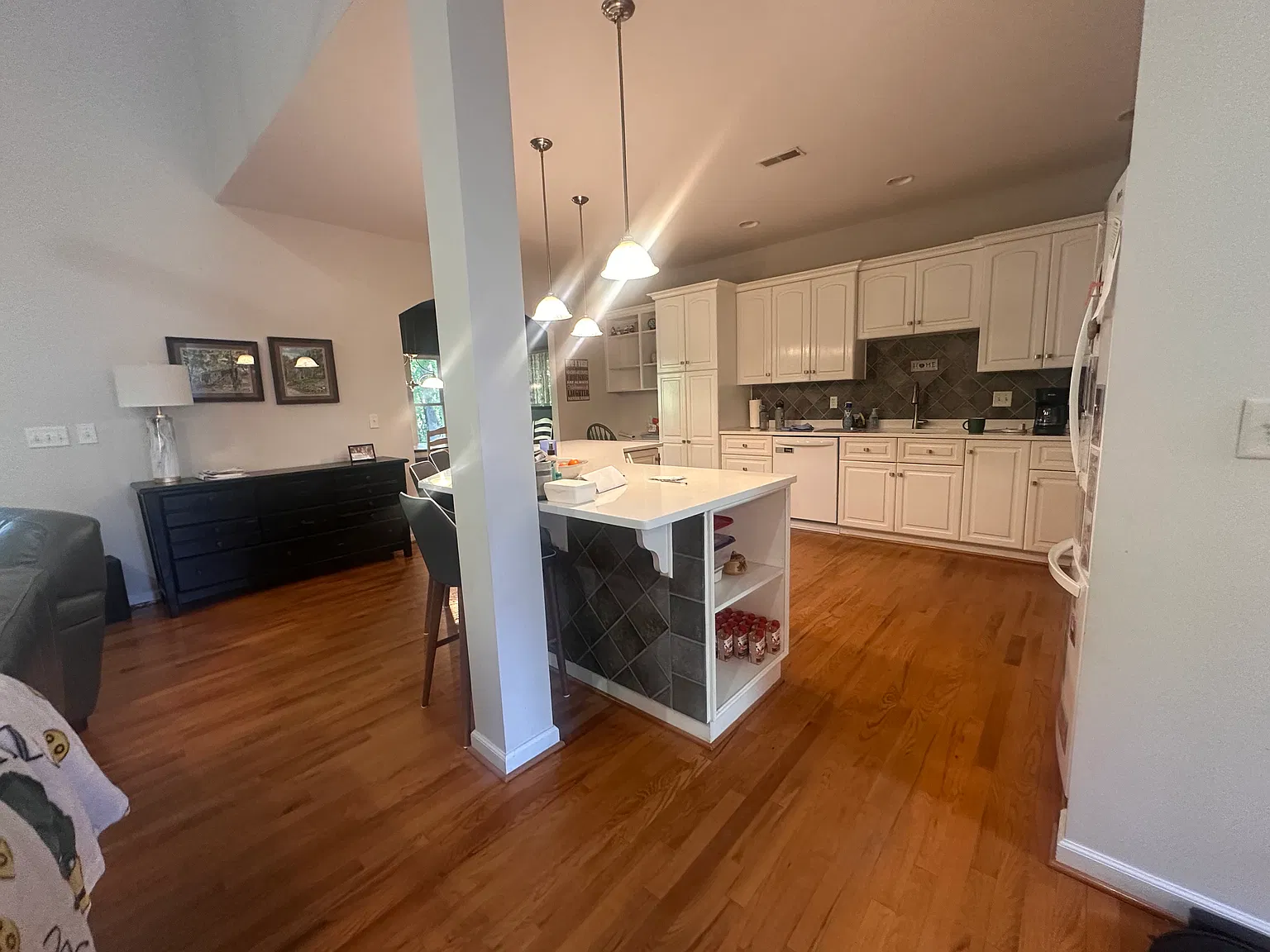 6 bed, 3300 sqft, $3,800 — Photo 3