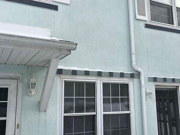 3rd image of 1065 Greenwood Cir