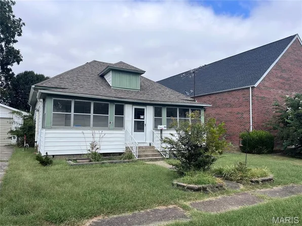 104 E 5th St, Portageville, MO 63873