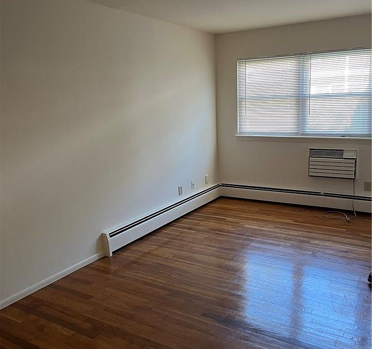 2nd image of 95 N Middletown Rd APT D