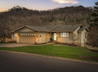 W5395 Boma Rd, La Crosse, WI 54601