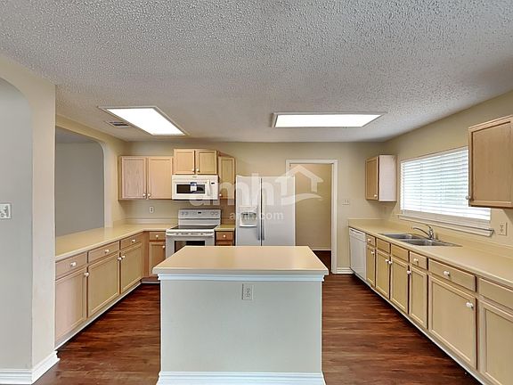 3rd image of 8066 Chestnut Cape Dr