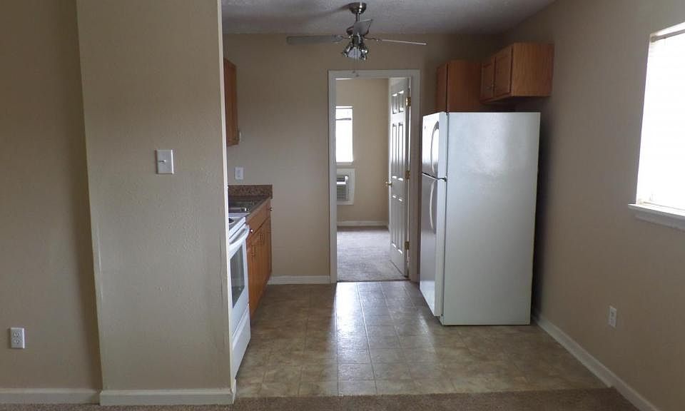 1st image of 164 Lakeshore Dr APT 19
