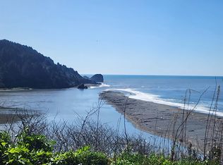 921 Pj Murphy Mem Dr, Klamath, CA 95548