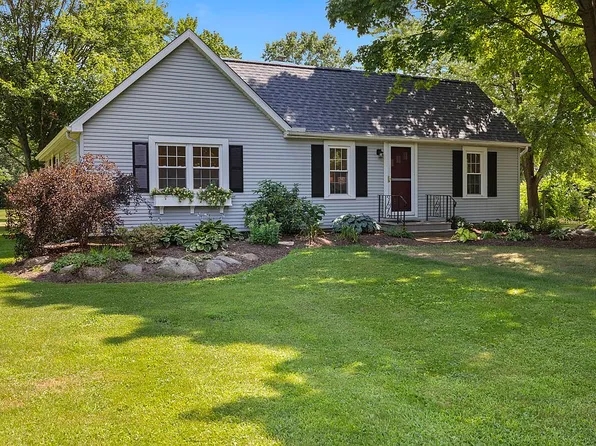 13506 Darrow Rd, Vermilion, OH 44089