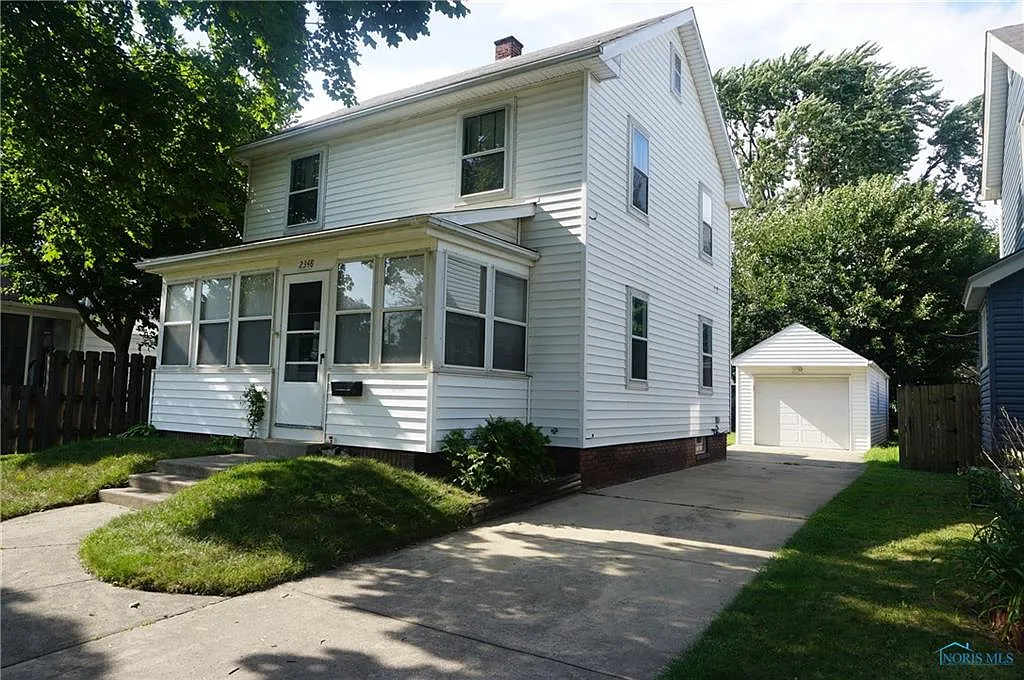 2348 Portsmouth Ave photo 1