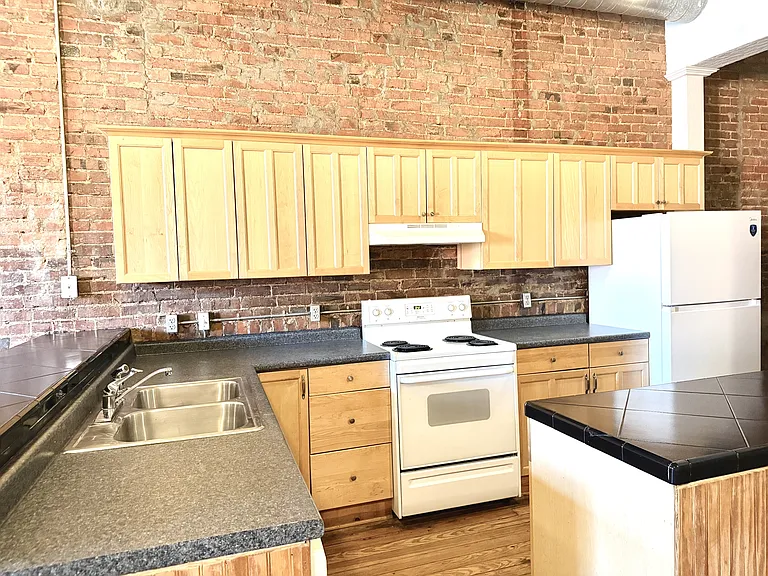 126 W Main St #B — Photo 2