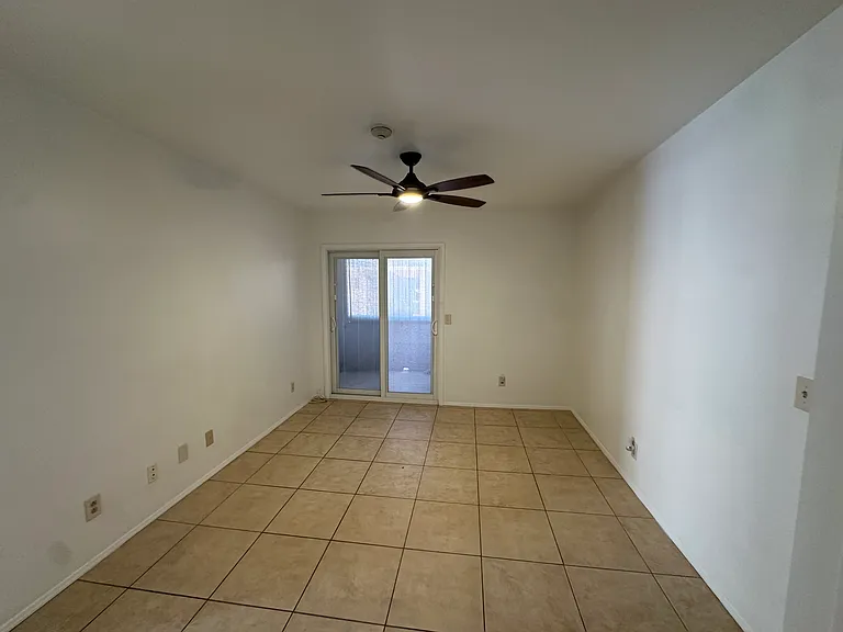 1810 E Blacklidge Dr #417 — Photo 3