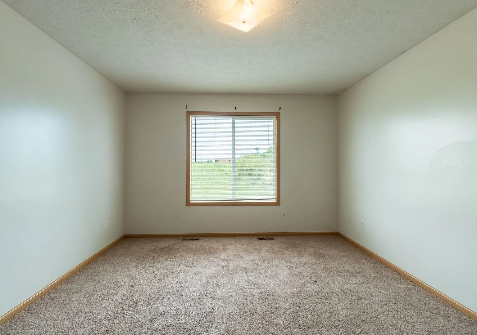 Great Home Close to New Schools and the Fallbrook YMCA — Photo 4