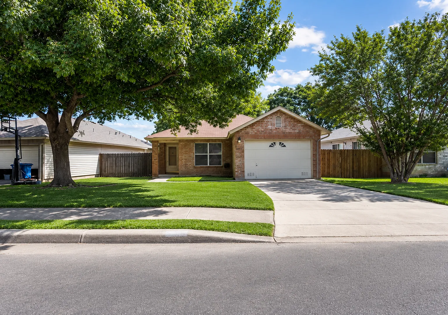 3 bedroom / 2 bath home in Creekside subdivision — Photo 1
