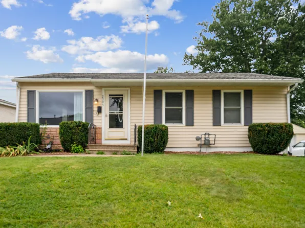 2395 Theda Dr, Dubuque, IA 52001