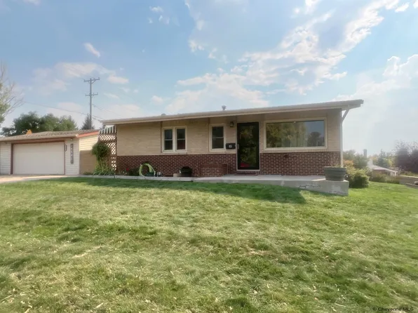 953 Hillcrest Rd, Cheyenne, WY 82001